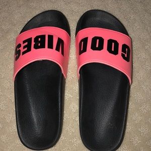 Victoria’s Secret flip flops !